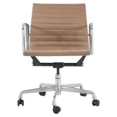 2000s Herman Miller Eames Aluminum Group Management Desk Chair 12x Avail