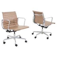 2000s Herman Miller Eames Aluminum Group Management Desk Chair 12x Avail