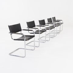 Set di cinque sedie da pranzo con braccioli di Mart Stam per Matteo Grassi, in pelle nera, anni ’80