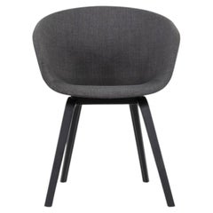 Années 2020 – Hee Welling HAY – Fauteuil de salle à manger « About A 23 » en tissu gris – 11 exemplaires disponibles