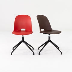 Par de sillas giratorias de trabajo con respaldo alto «Alfi», diseñadas por Jasper Morrison para Emeco, de la década de 2020