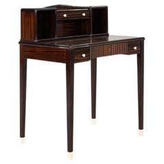 Vers 1928, Joubert & Petit pour DIM : bureau / coiffeuse Art déco en ébène de Macassar