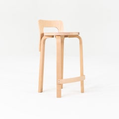 Juego de tres taburetes de bar K65 de Aino y Alvar Aalto para Artek, 2019