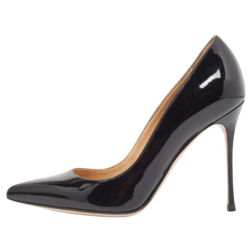 Sergio Rossi Schwarze spitz zulaufende Pumps aus Lackleder mit spitzer Zehe Größe 36