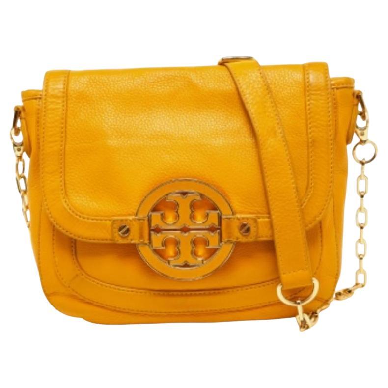Tory Burch Amanda - Sac à bandoulière en cuir moutarde en vente
