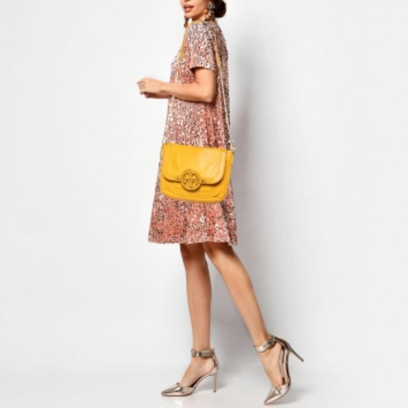 Tory Burch Amanda - Sac à bandoulière en cuir moutarde Pour femmes en vente