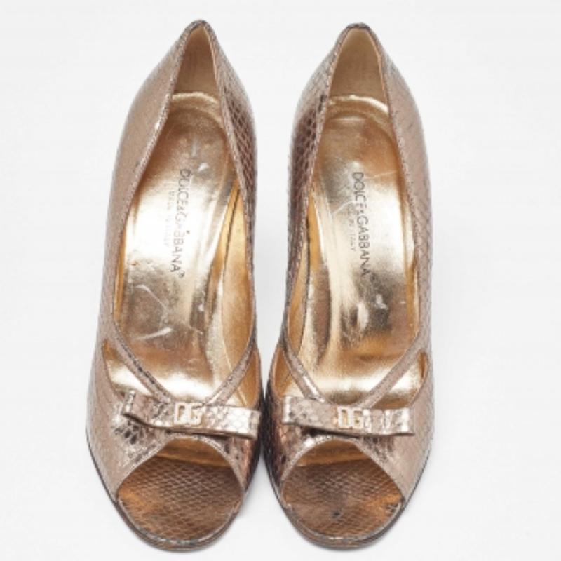 Marrone Dolce & Gabbana Pumps Open Toe in pelle di serpente goffrata metallizzata Taglia 37,5 in vendita