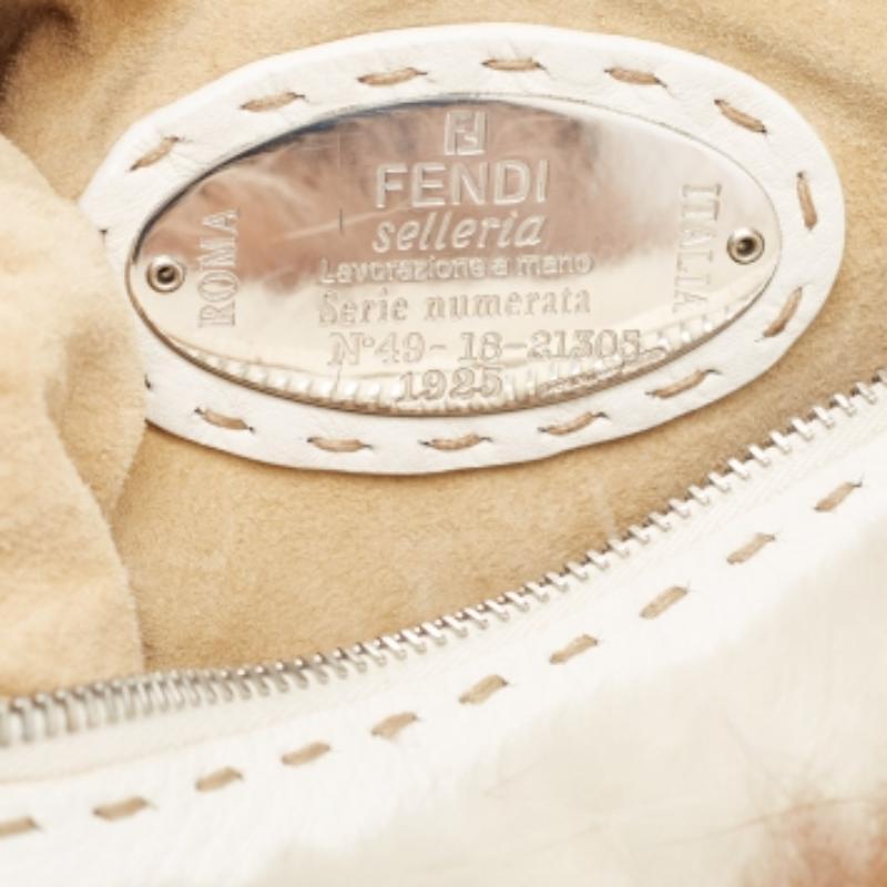 Fendi, borsa con zip in pelle e pelliccia di coniglio di colore bianco/marrone in vendita 1