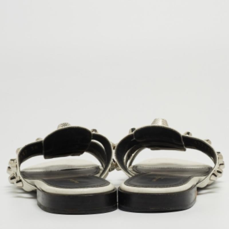 Balenciaga Leather White Studded Arena Flat Slides Size 38 en vente 1