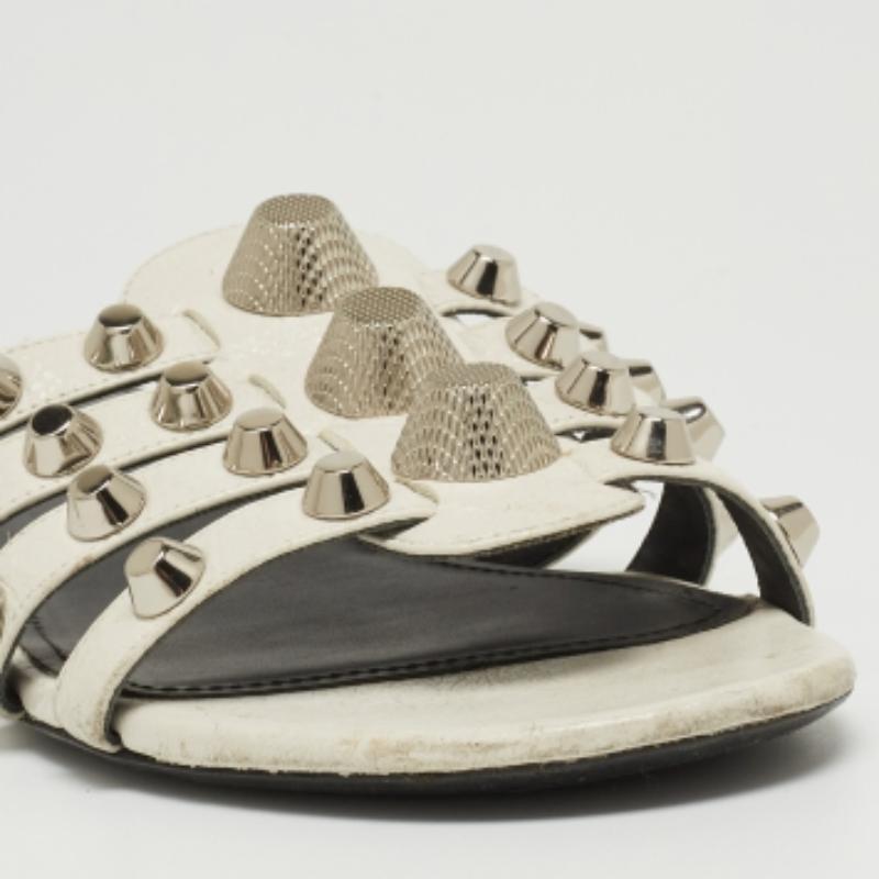 Balenciaga Leather White Studded Arena Flat Slides Size 38 Pour femmes en vente