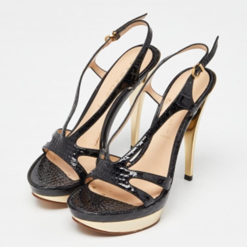 Noir Casadei Black Croc Embossed Leather Ankle Strap Platform Sandals Size 38 (Sandales à plateforme en cuir gaufré) en vente