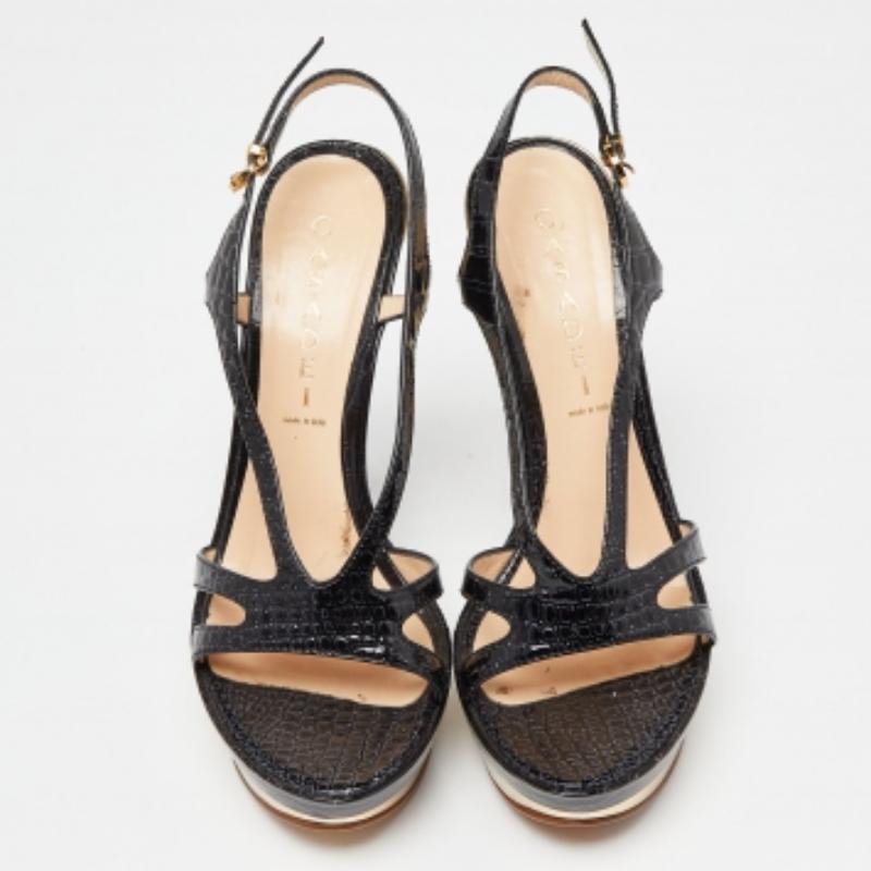 Casadei Black Croc Embossed Leather Ankle Strap Platform Sandals Size 38 (Sandales à plateforme en cuir gaufré) Bon état - En vente à Dubai, Al Qouz 2