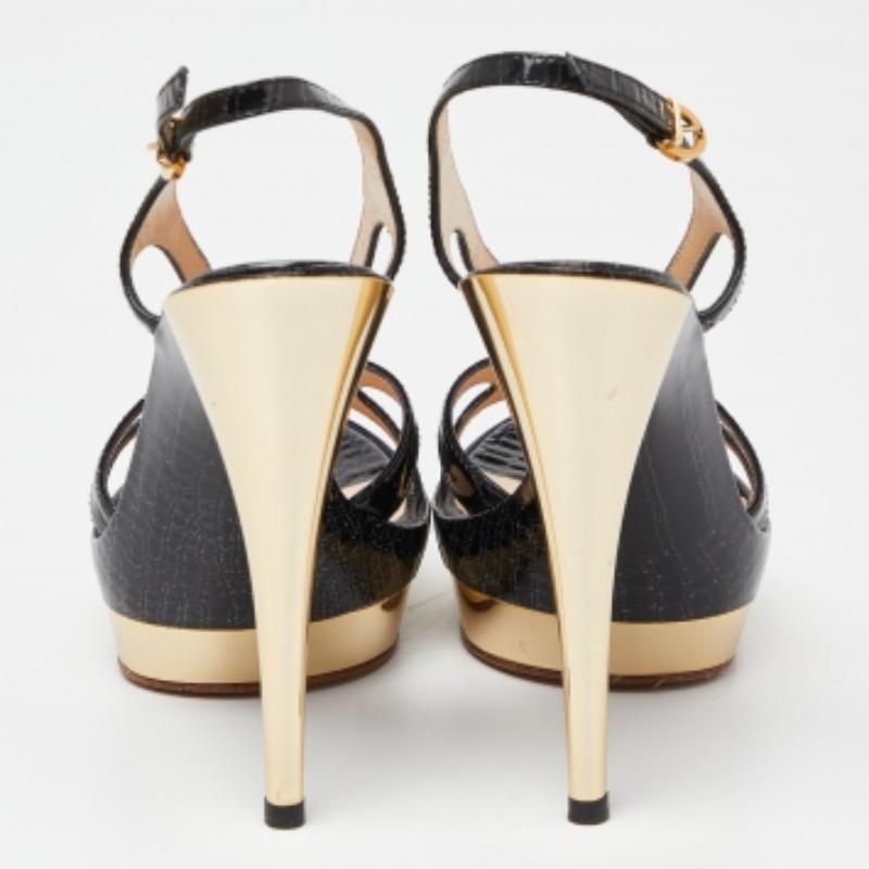 Casadei Black Croc Embossed Leather Ankle Strap Platform Sandals Size 38 (Sandales à plateforme en cuir gaufré) en vente 2