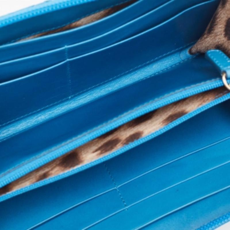 Blu Roberto Cavalli Portafoglio continentale con zip in pitone blu in vendita