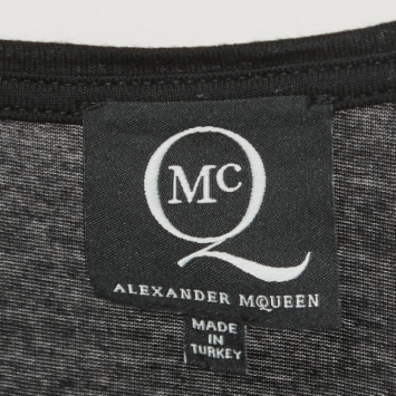 Alexander McQueen Camiseta de tirantes de punto negra con logotipo XS en Bueno estado para la venta en Dubai, Al Qouz 2