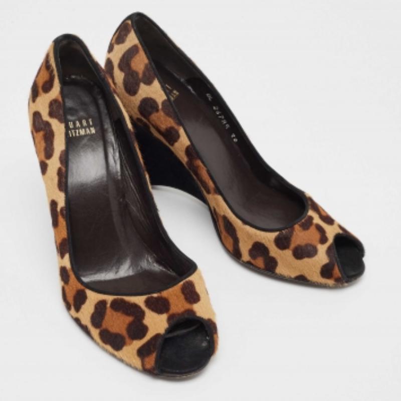 Donna Stuart Weitzman - Marrone/Beige, stampa animale, capelli di vitello, zeppa Peep Toe - Taglia 38 in vendita