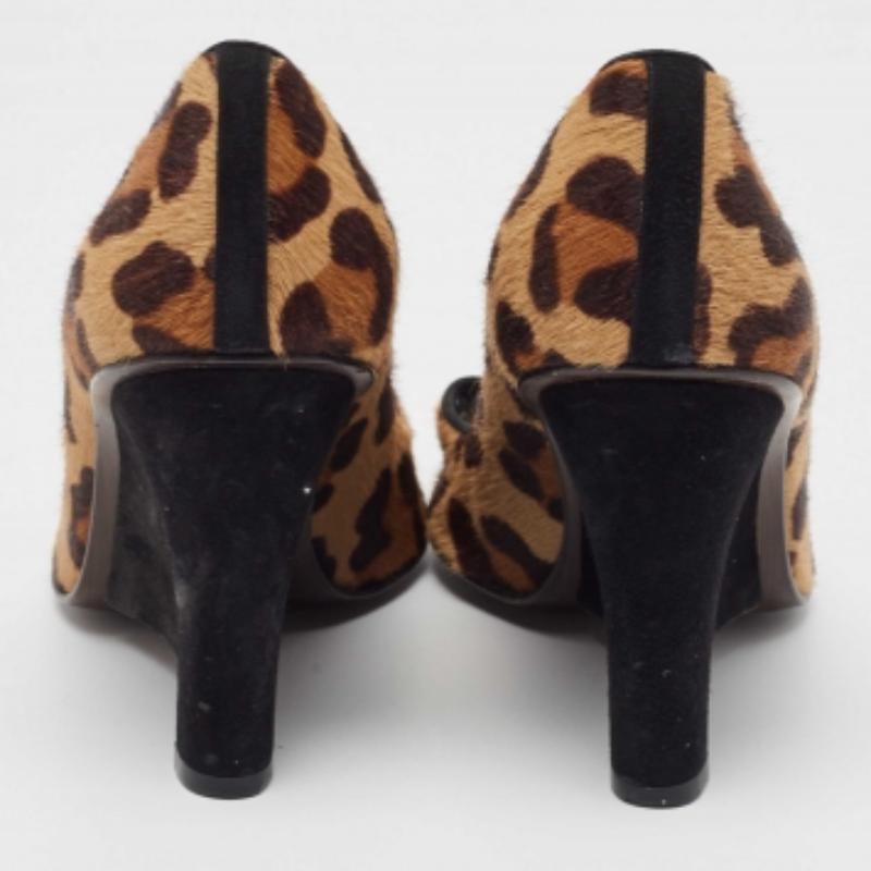 Stuart Weitzman - Marrone/Beige, stampa animale, capelli di vitello, zeppa Peep Toe - Taglia 38 in vendita 2
