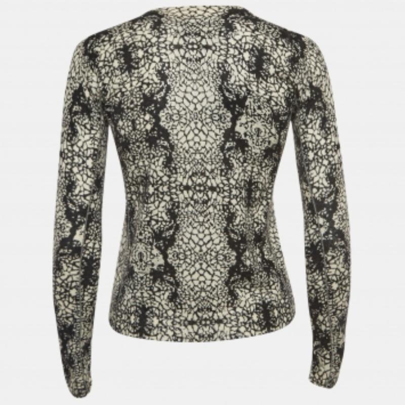 Your closet is never complete without a stunning cardigan as this. This cardigan from Zadig & Voltaire is efficiently tailored using high-quality fabric in a pleasant shade, which adds a luxurious edge to your outfit.