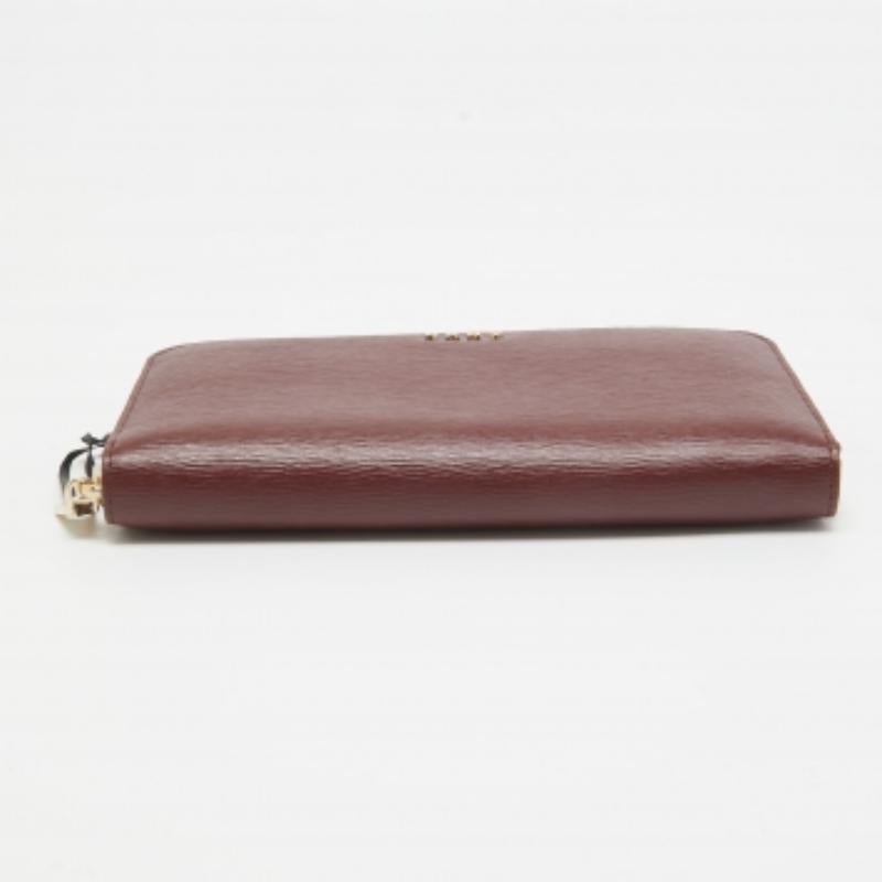 DKNY Portafoglio continentale con zip Bryant in pelle bordeaux in vendita 3