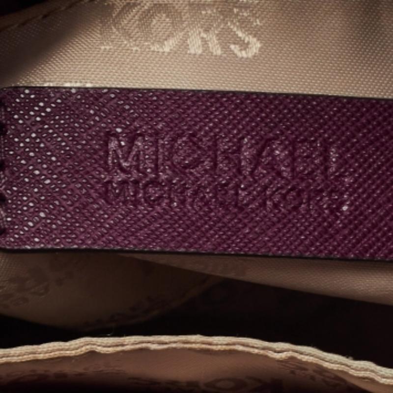 Nero Michael Kors - Borsa a tracolla Hamilton in pelle bordeaux in vendita