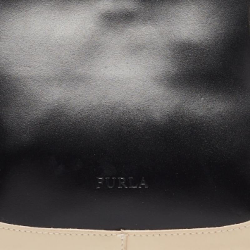 Borsa Furla in pelle nera/crema In condizioni ottime in vendita a Dubai, Al Qouz 2