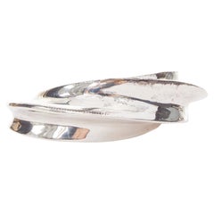 Pulsera rígida de plata de ley 925 de PATRICIA VON MUSULIN, de la colección «Modernism Wave», una pieza única