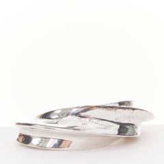 Pulsera rígida de plata de ley 925 de PATRICIA VON MUSULIN, de la colección «Modernism Wave», una pieza única