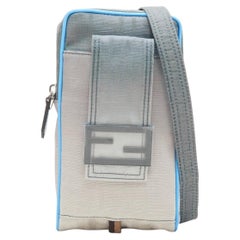 FENDI KIM JONES 2022 Grauer Farbton FF Zucca Vertical Baguette Umhängetasche