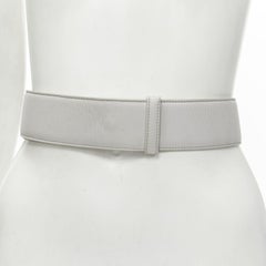 JIL SANDER cinturón ancho minimalista de piel gris claro 75 cm