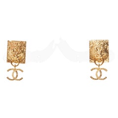 CHANEL G22A gold CC charm Lion Head square stud clip on earrings pair