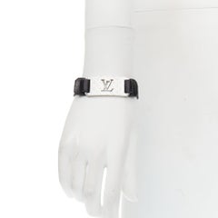 LOUIS VUITTON Champs Elysee schwarzes Lederarmband mit Blumenmotiv LV Metallplatte