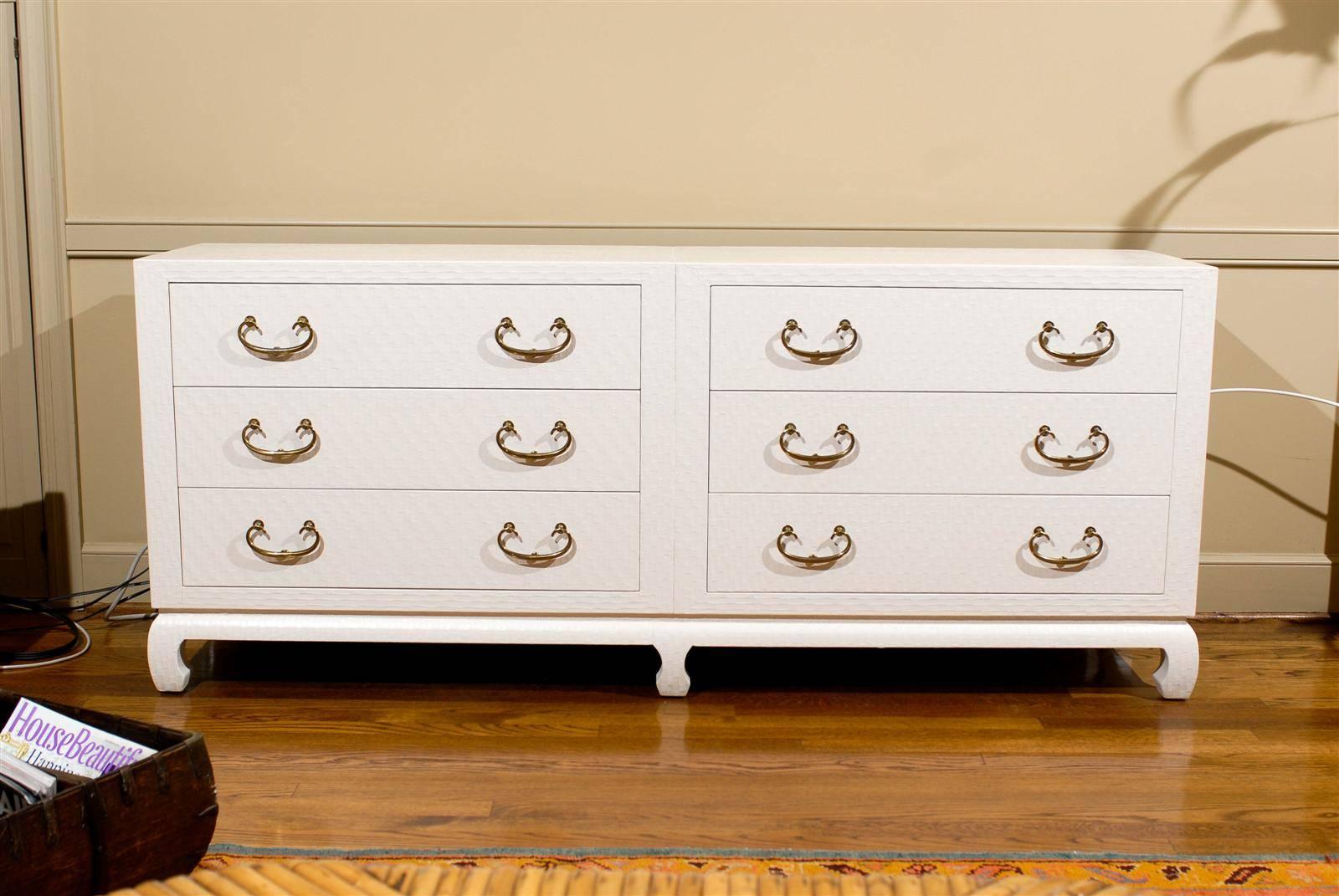 Chic Vintage Raffia Six-Drawer Chest by Baker in Cream Lacquer In Excellent Condition In Atlanta, GA