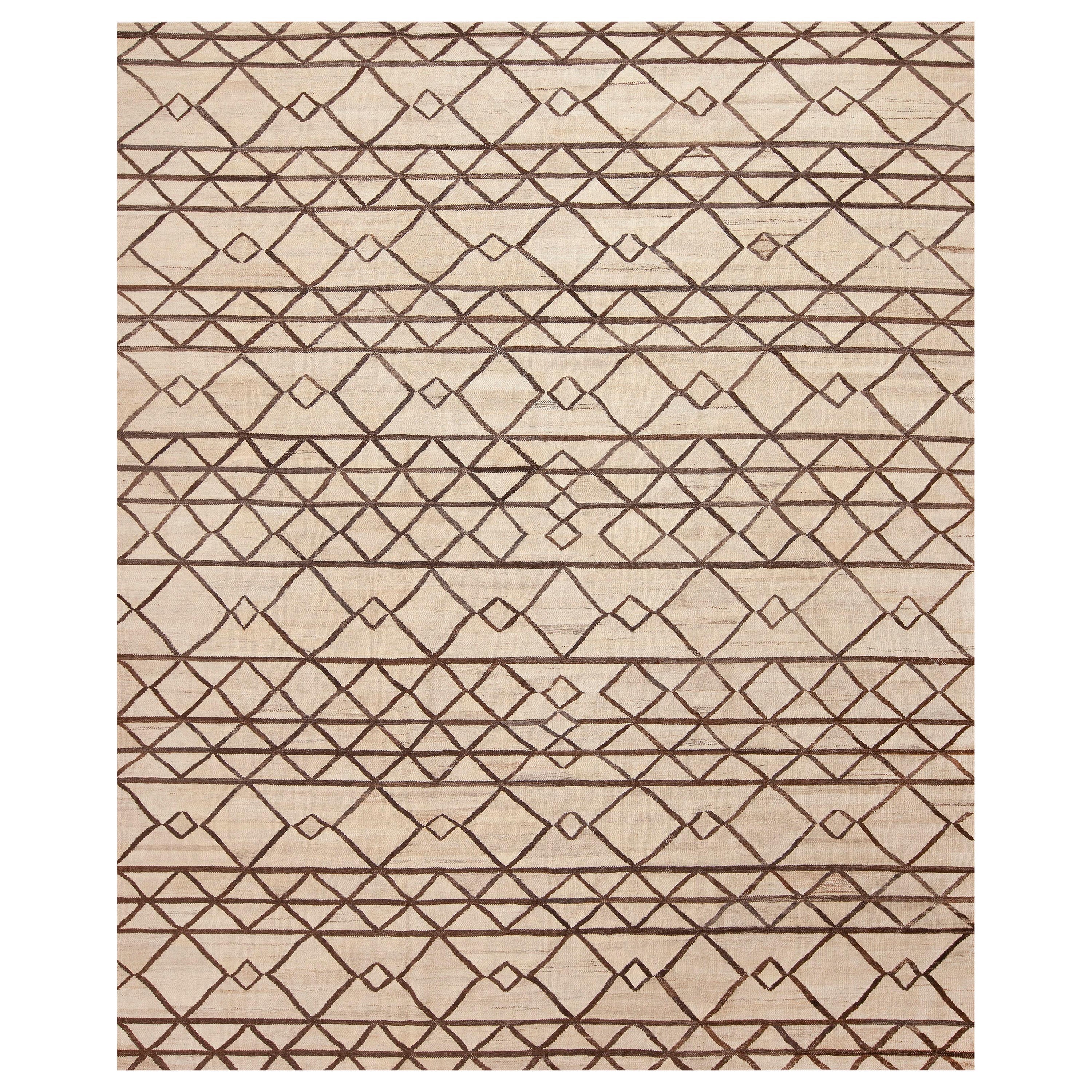 Nazmiyal Collection White And Brown Geometric Modern Area Kilim Rug 9'7" x 11'9 For Sale