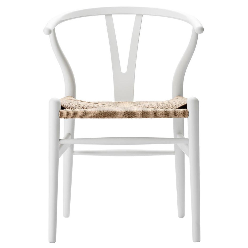 Chaise Wishbone CH24 en bois de hêtre avec finition blanche douce et cordon en papier naturel en vente