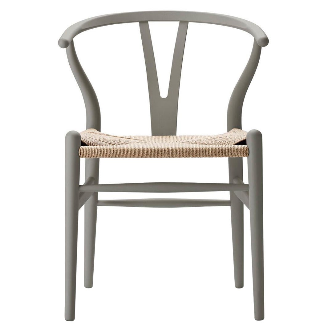 CH24 Wishbone Chair aus Buchenholz mit weicher Lehmoberfläche und natürlichem Papierkordelzug