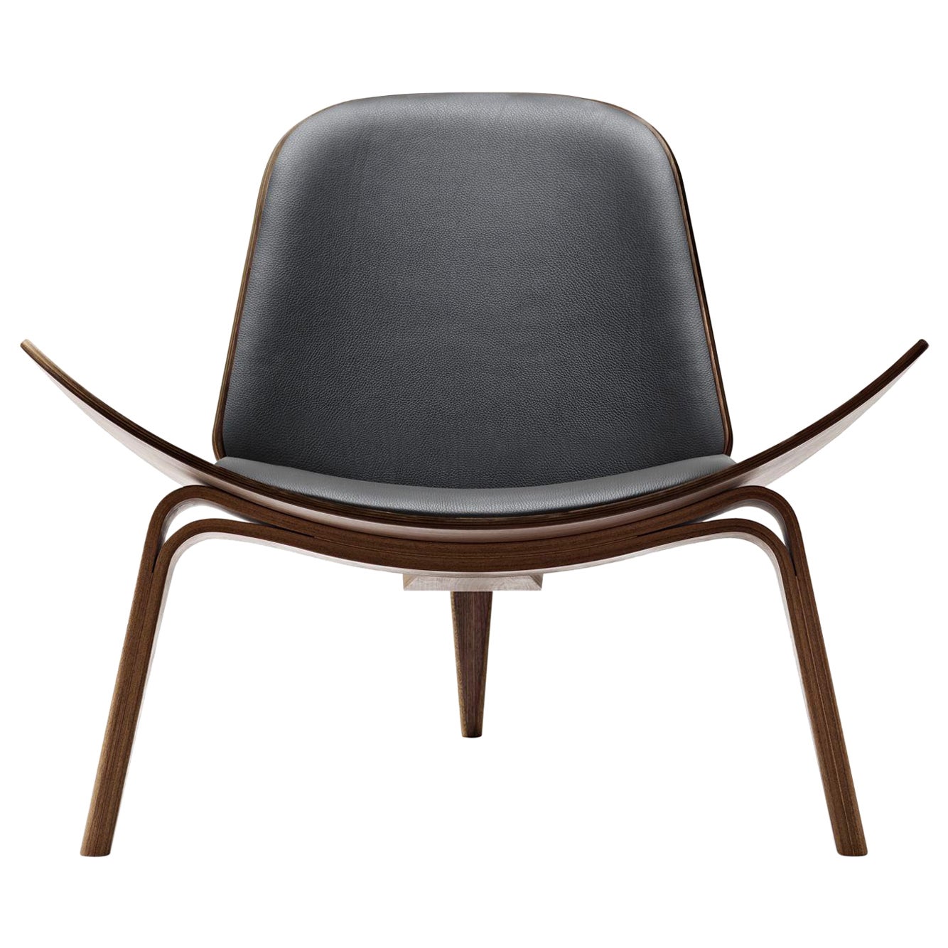 CH07 Shell Chair in Walnut Lacquer Finish with Loke 7150 Black Leather For Sale