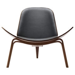 CH07 Shell Chair in Walnut Lacquer Finish with Loke 7150 Black Leather
