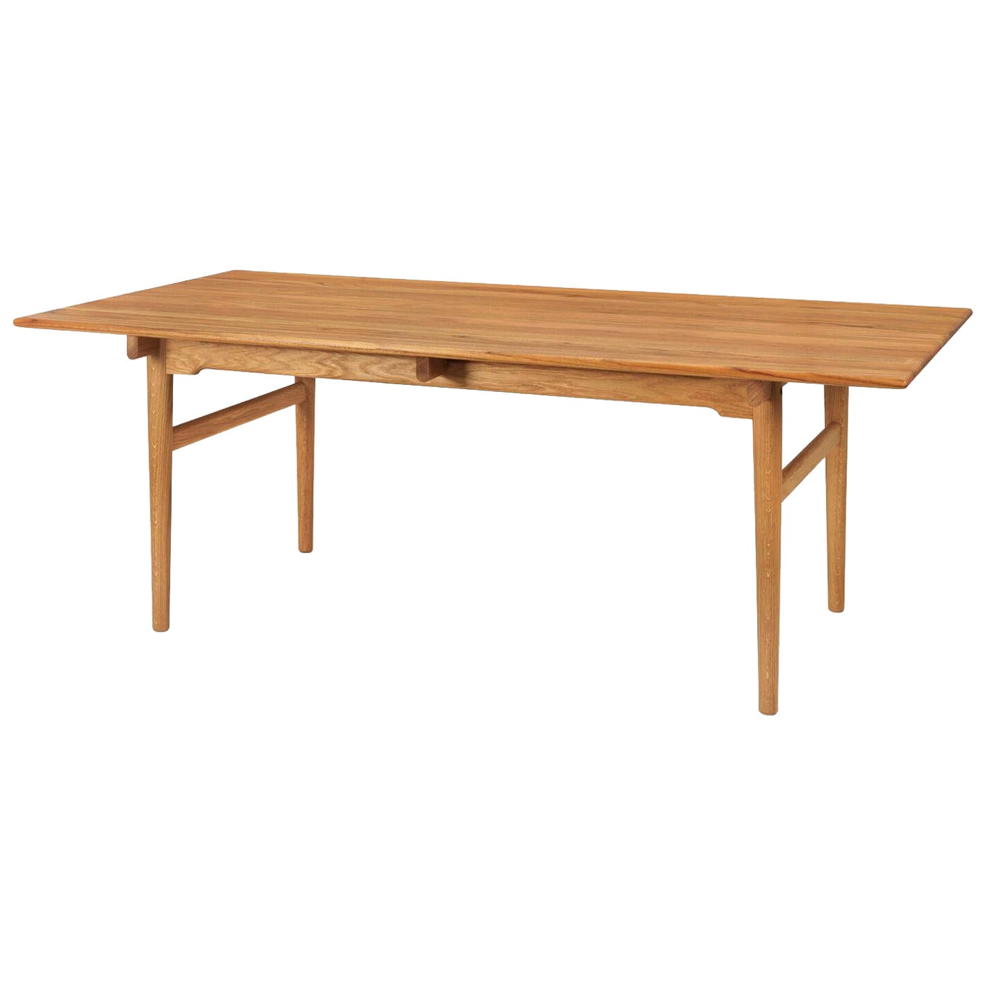 CH327 Dining Table with Teak Oil Finish Surface and Oak Oil Finish Legs For Sale