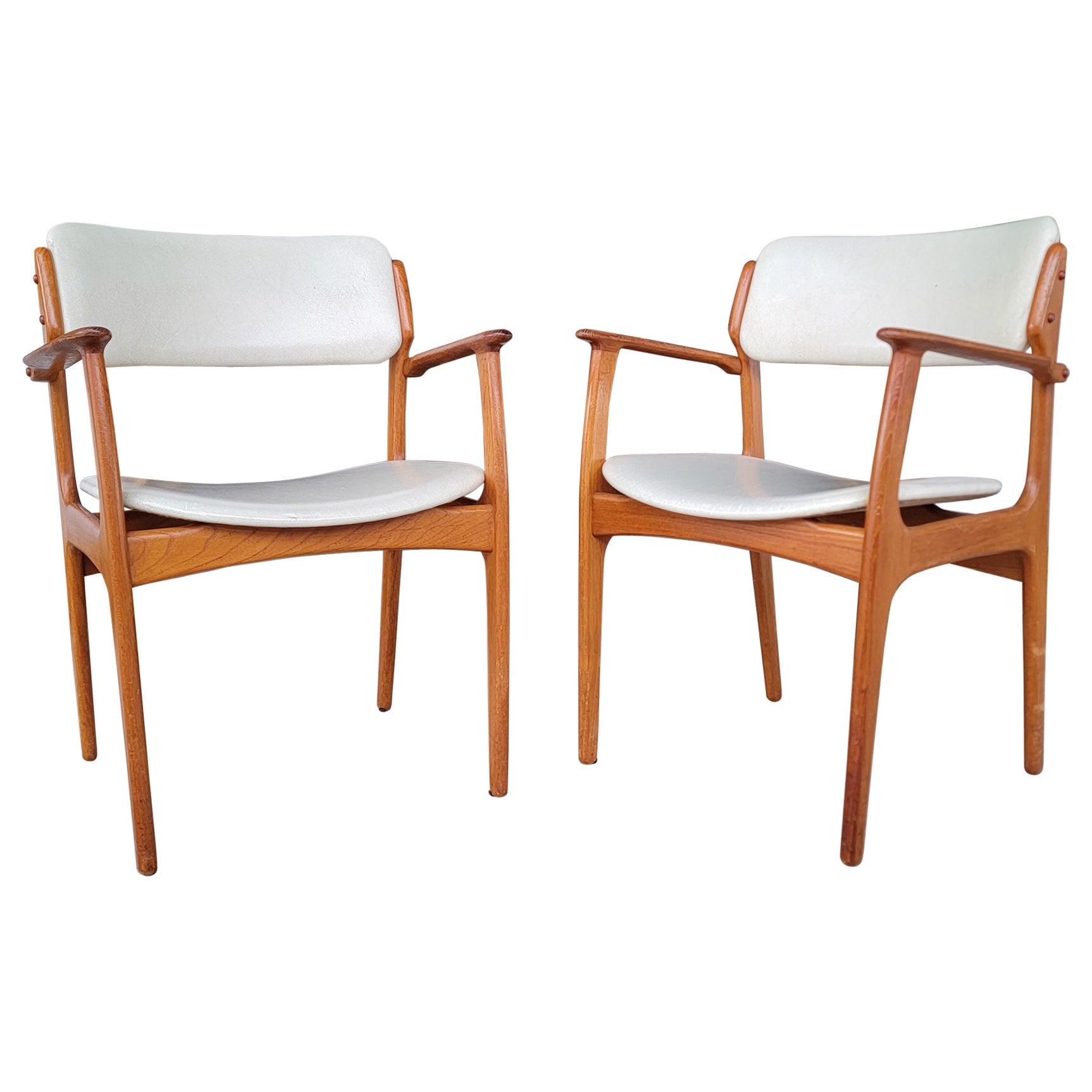 Moderne dänische Sessel aus Teakholz von Erik Buch für Oddense Maskinsnedkeri, Paar