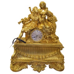 Une belle grande horloge de cheminée française du 19ème siècle en bronze doré. 