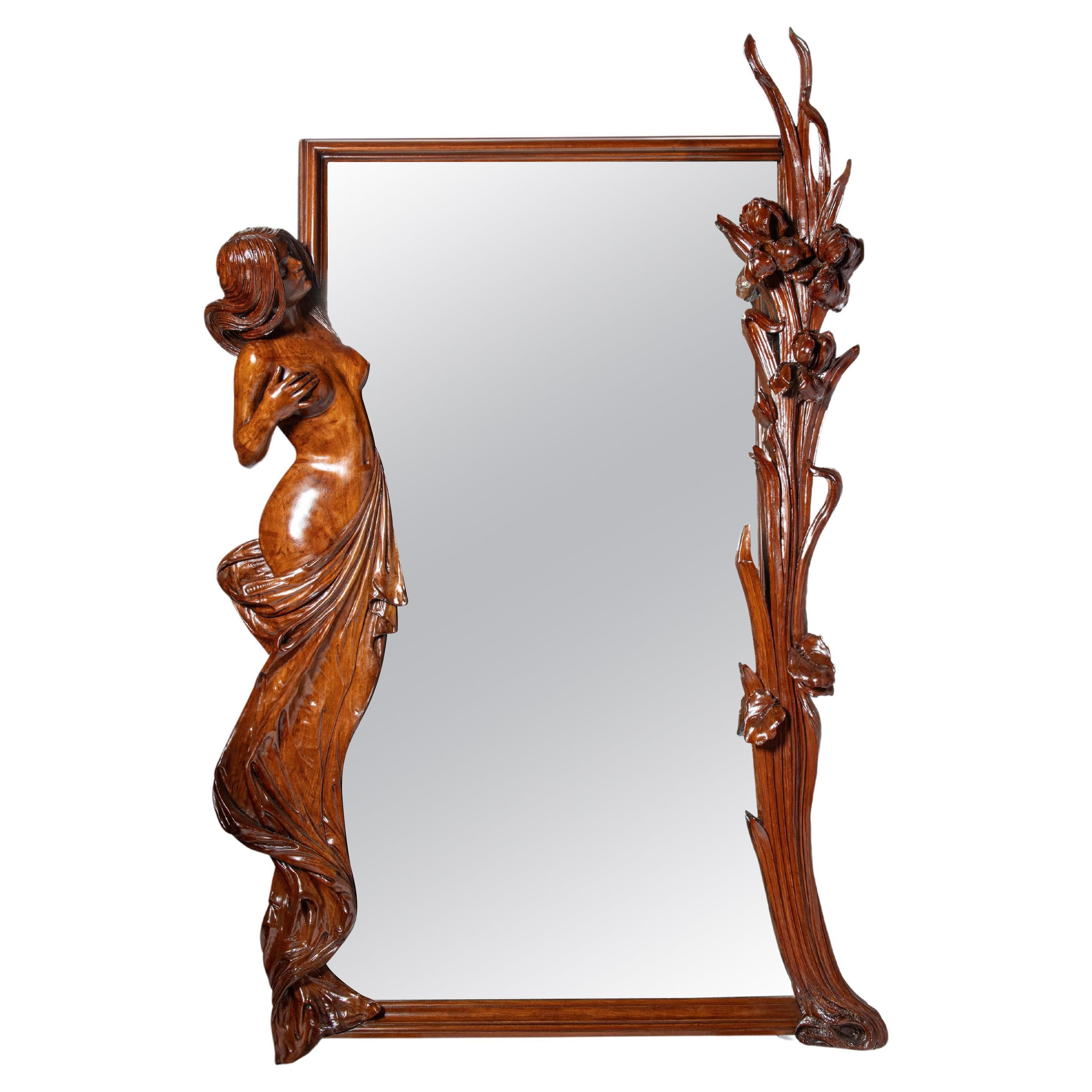 Miroir mural en bois sculpté, période Art nouveau France, début du XXe siècle.