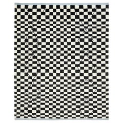 Tapis en laine moderne de style marocain à motif de damier en noir et blanc par Apadana