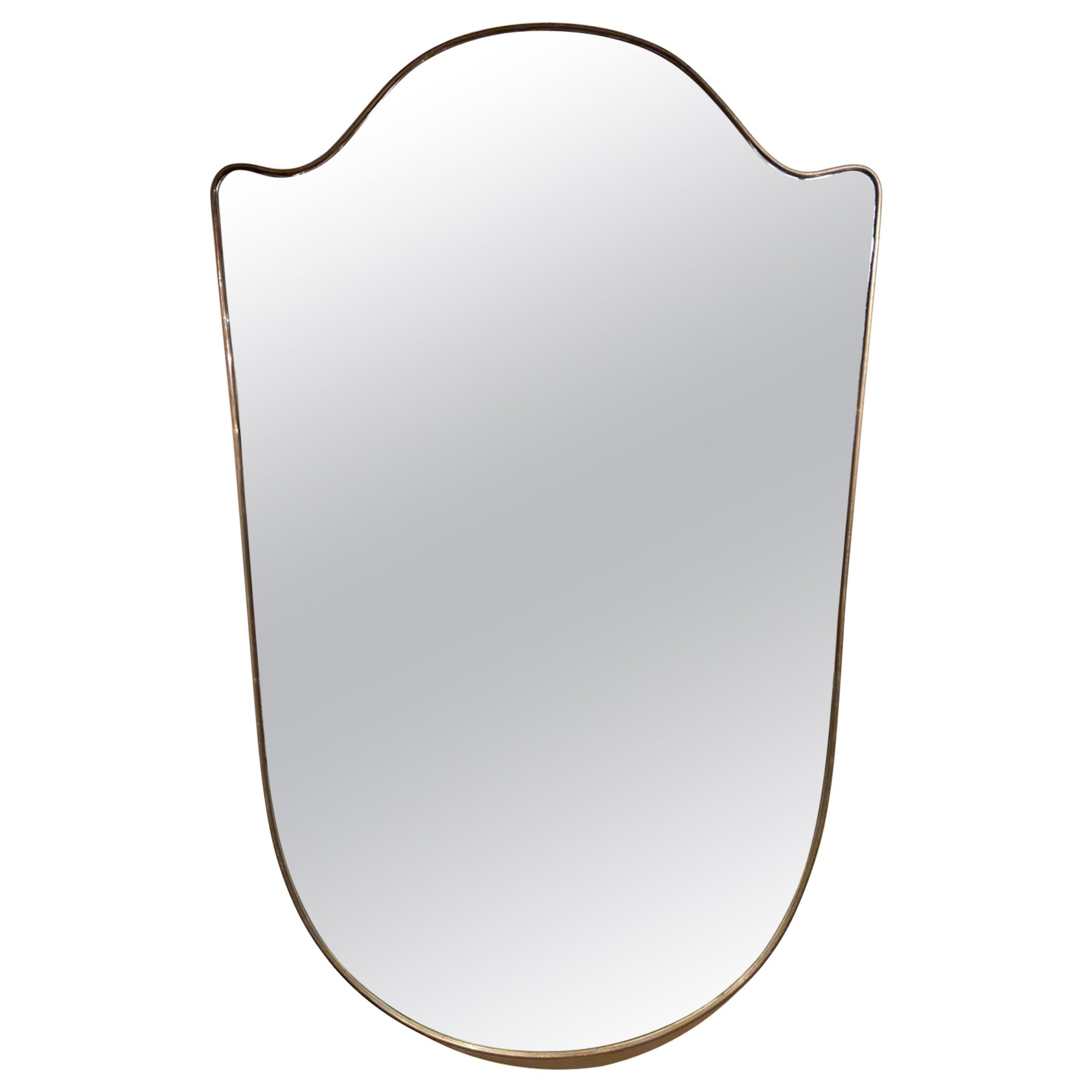 Grand miroir à bouclier en laiton en vente
