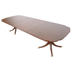 Kindel Furniture table de salle à manger géorgienne à double piédestal en acajou, revernie