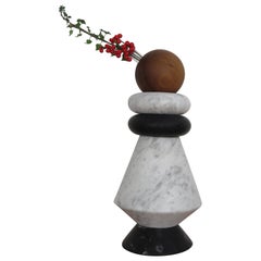 Zeitgenössische Skulptur aus Marmor und Holz, Blumenvase "iTotem"