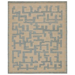 Rug & Kilim's Teppich im skandinavischen Stil in Beige und Blau mit geometrischem Muster