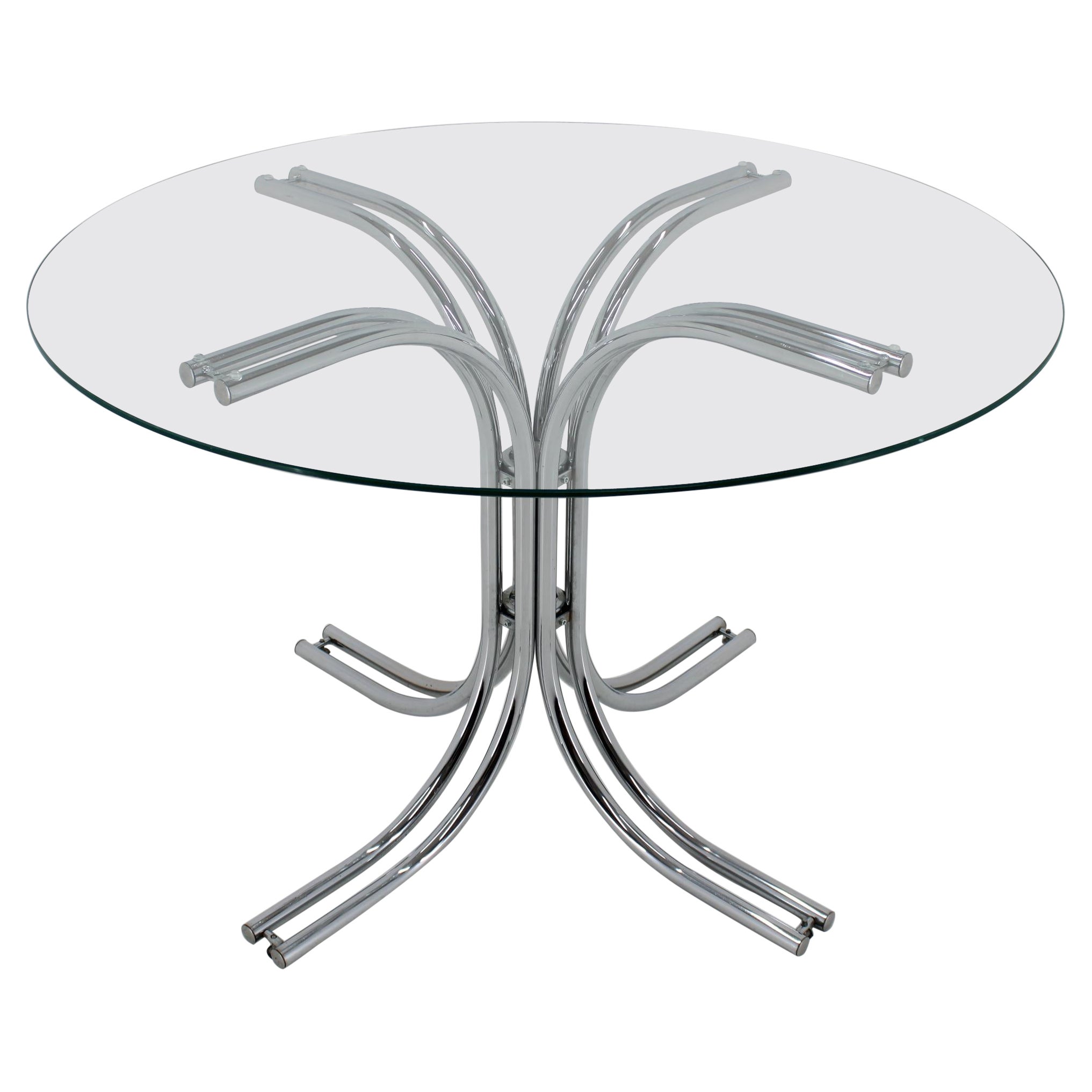 1980s Italian Round Glass and Chrome Plated Dining Table  For Sale