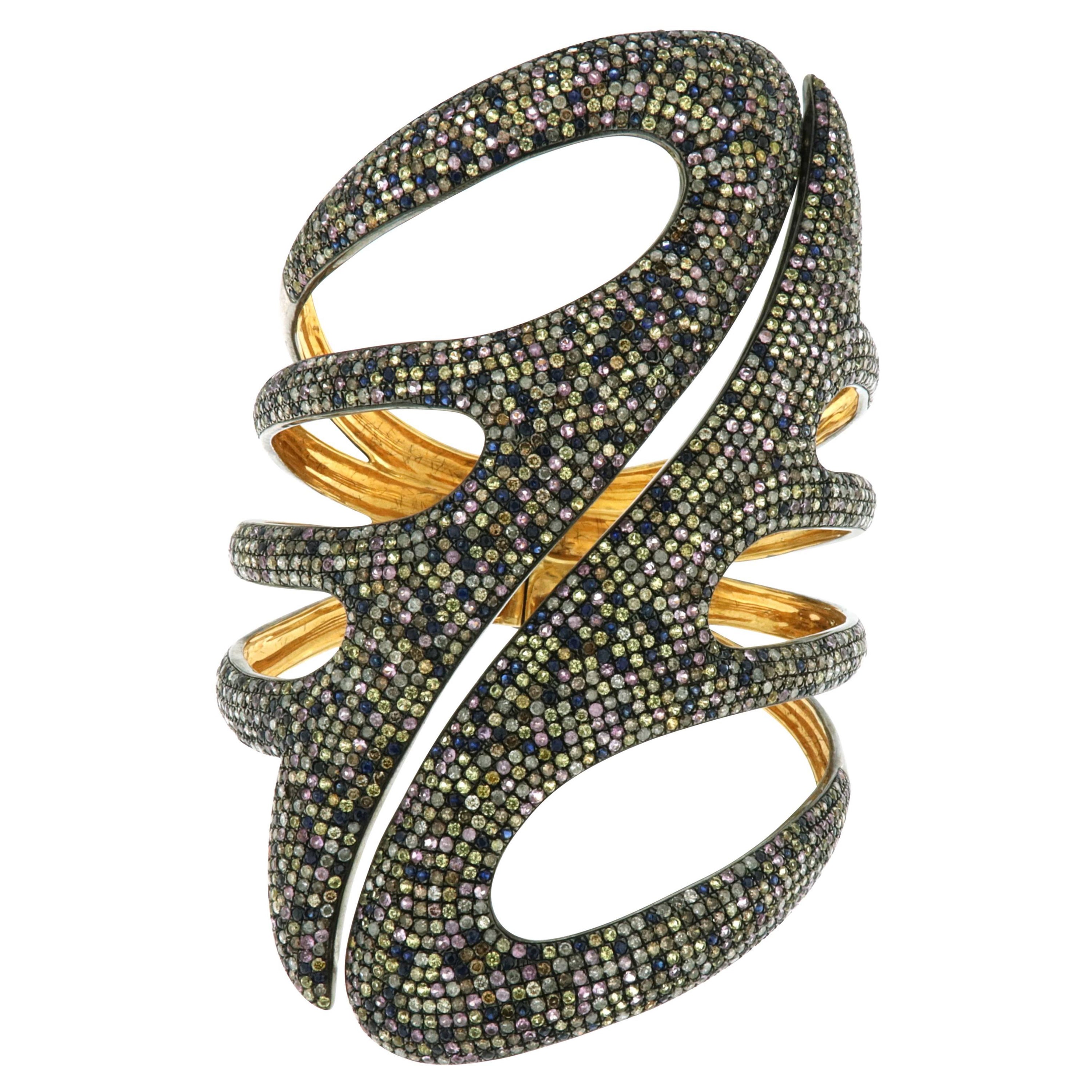 Bracelet manchette multicolore en or et argent 18k avec saphirs et diamants pavés