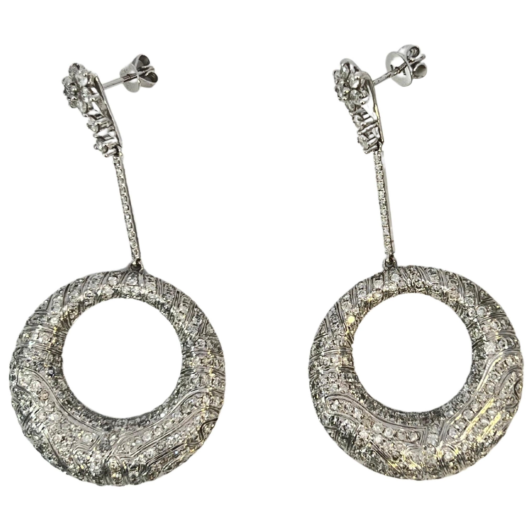 Boucles d'oreilles chandelier en or blanc 18 carats avec diamants en grappe de lune de 11,45 carats