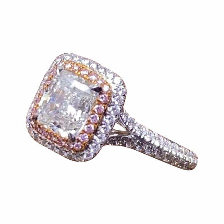 A MORCHA 1.3ct Cushion Diamond Ring set with Fancy Pink Diamonds 
 For Sale
